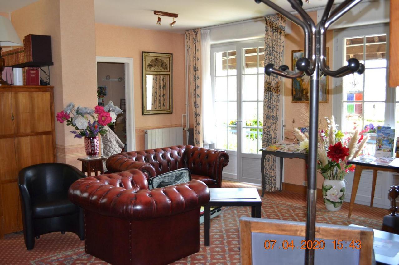 เลอ กาสเตล Hotel Brissac-Quince ภายนอก รูปภาพ