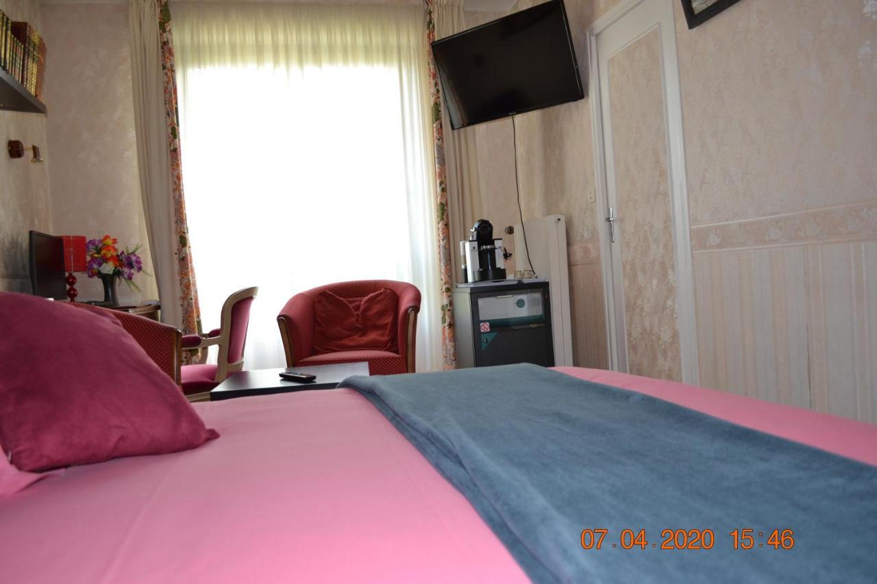 เลอ กาสเตล Hotel Brissac-Quince ภายนอก รูปภาพ