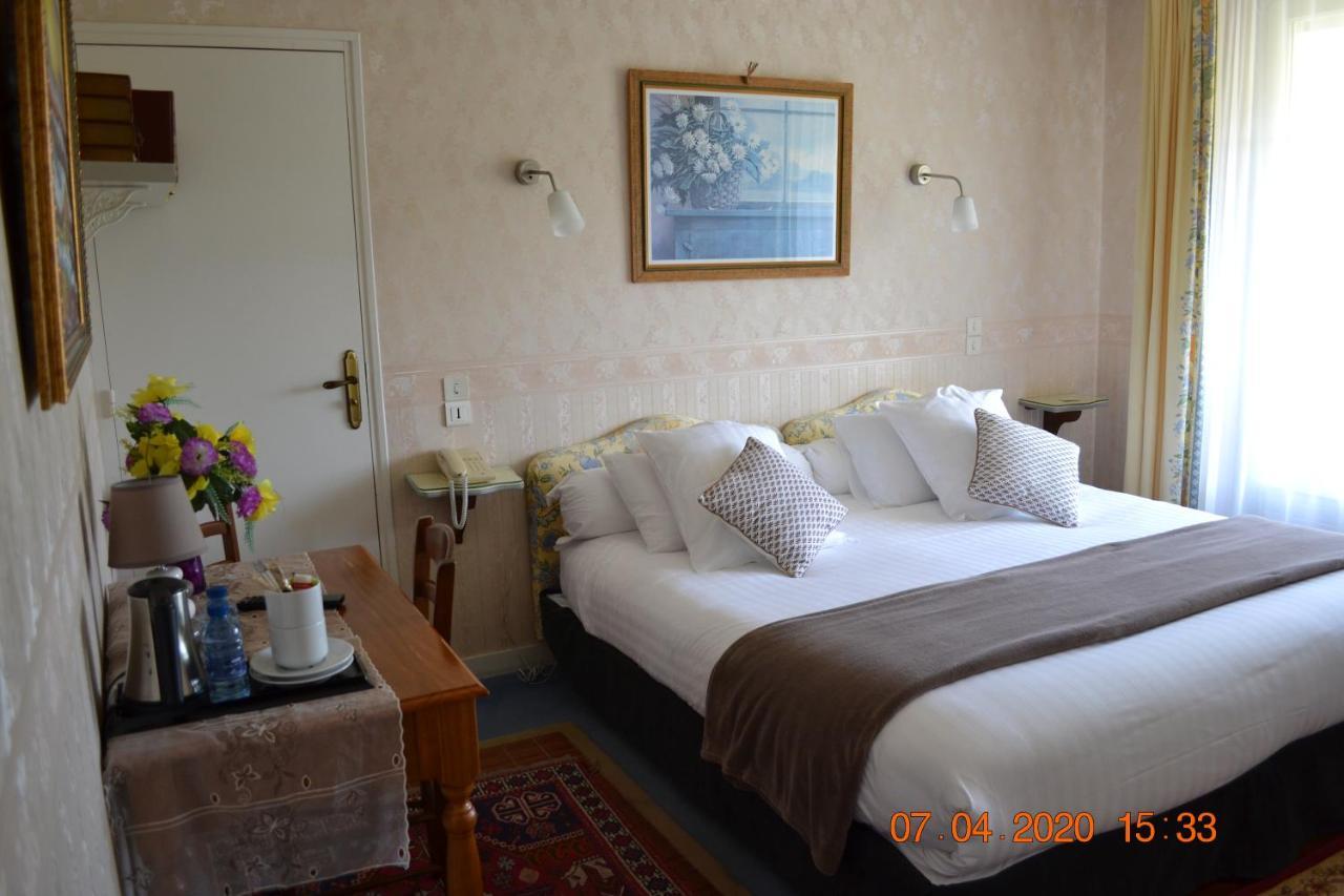 เลอ กาสเตล Hotel Brissac-Quince ภายนอก รูปภาพ