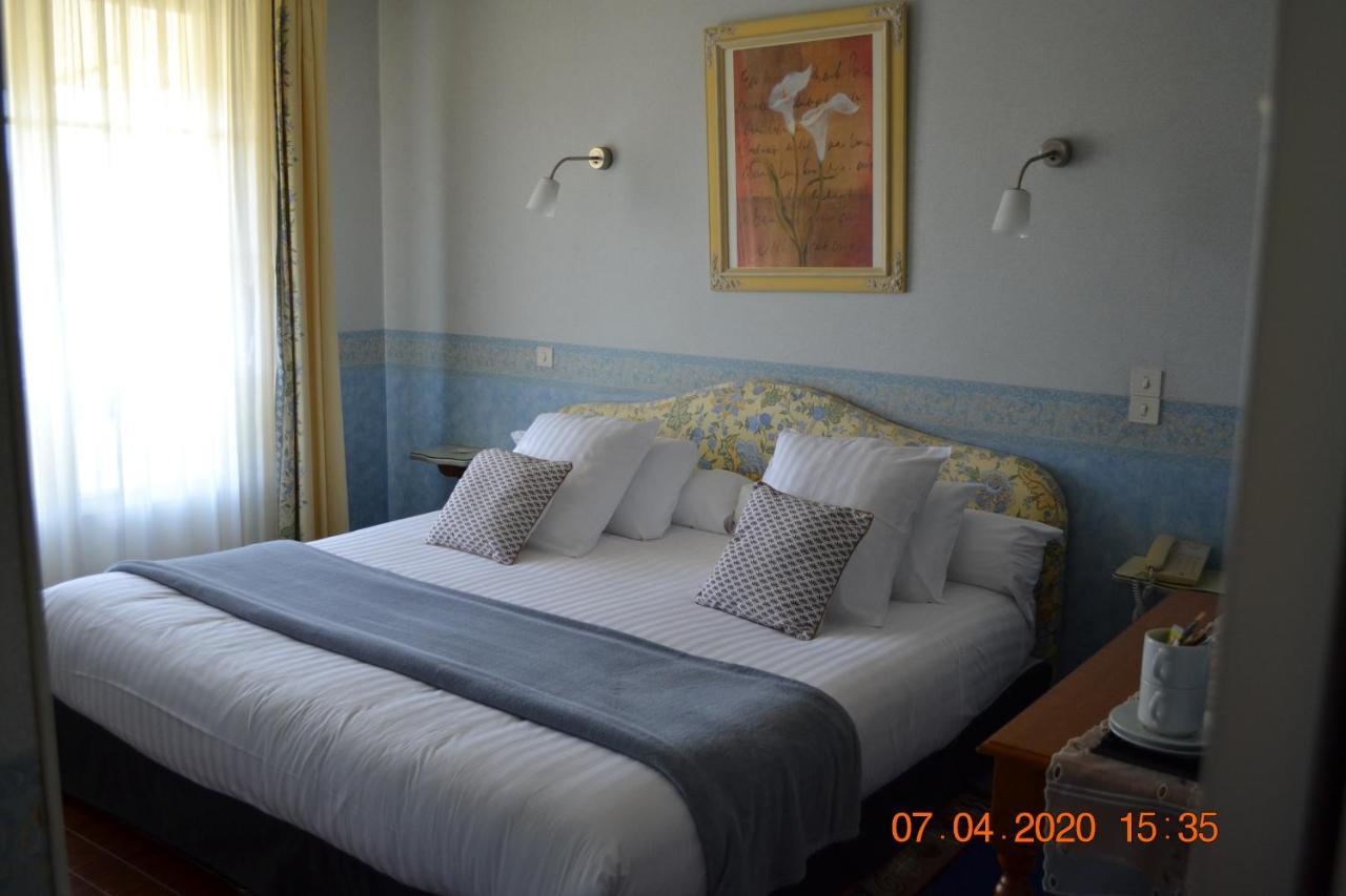 เลอ กาสเตล Hotel Brissac-Quince ภายนอก รูปภาพ